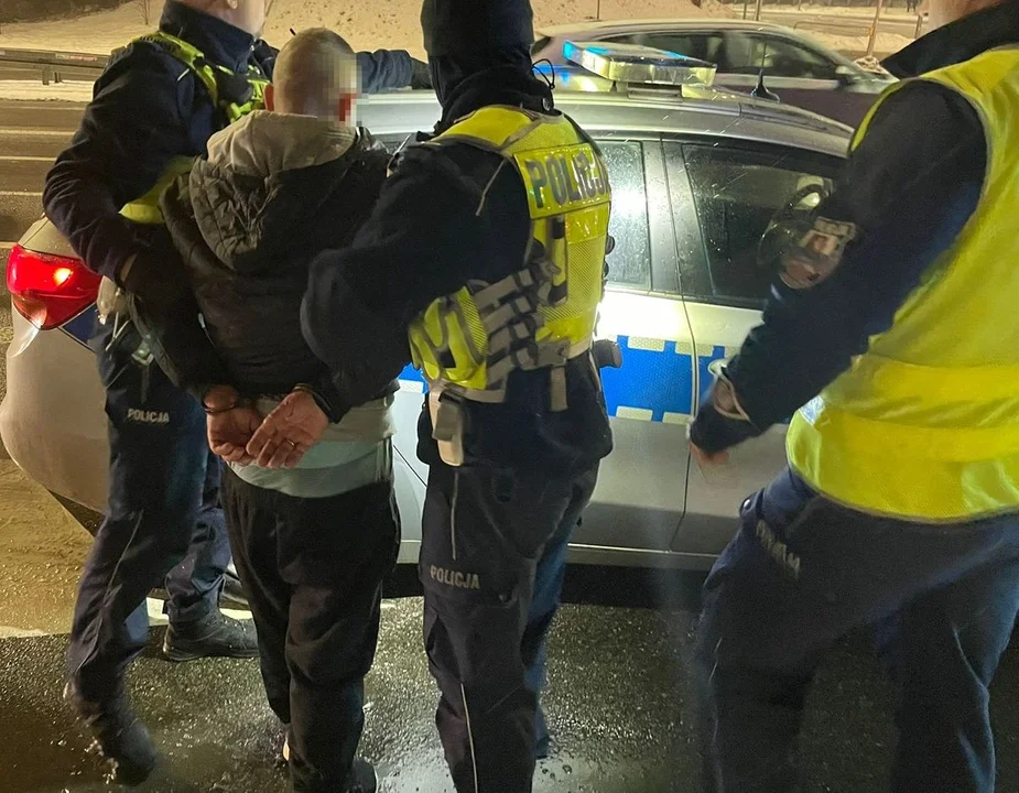 Lublin: Kompletnie pijany uszkodził trzy auta. Miał już zakaz prowadzenia za jazdę na "podwójnym gazie" - Zdjęcie główne