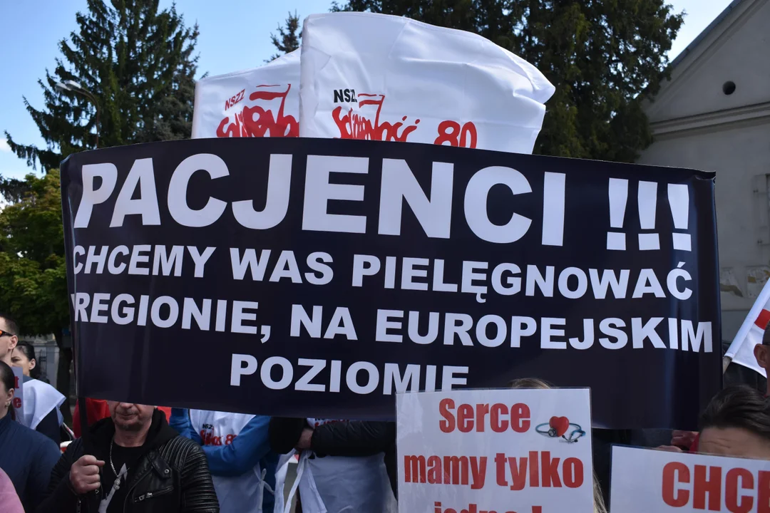 Manifestacja pracowników największego szpitala na Lubelszczyźnie