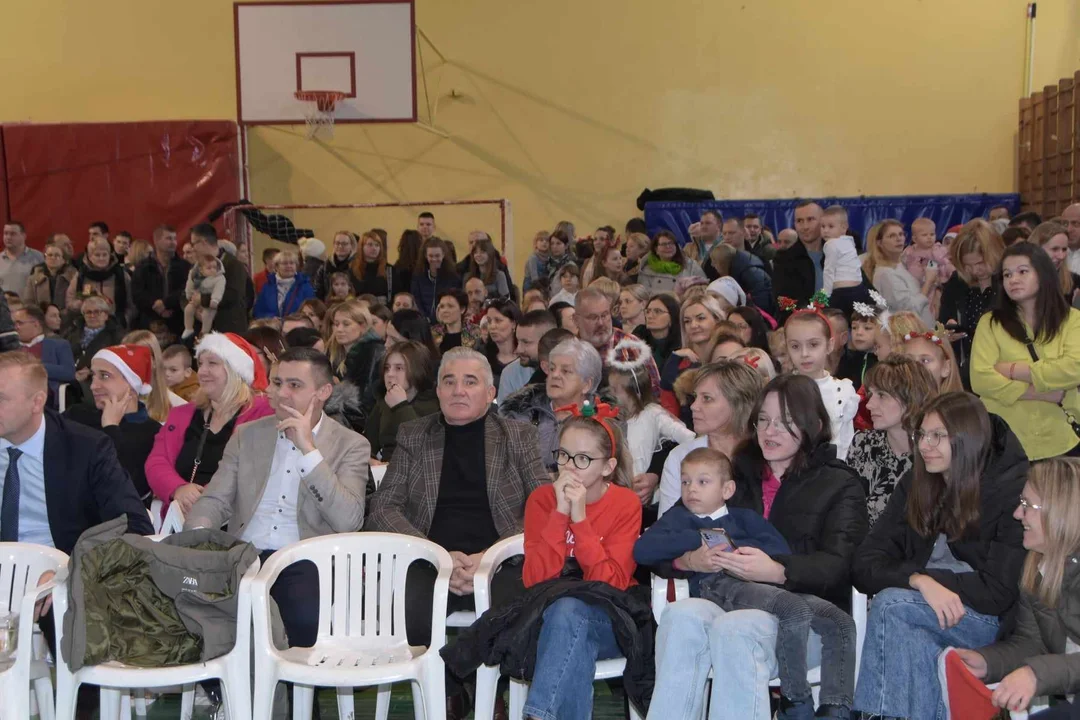 Kiermasz bożonarodzeniowy w Adamowie