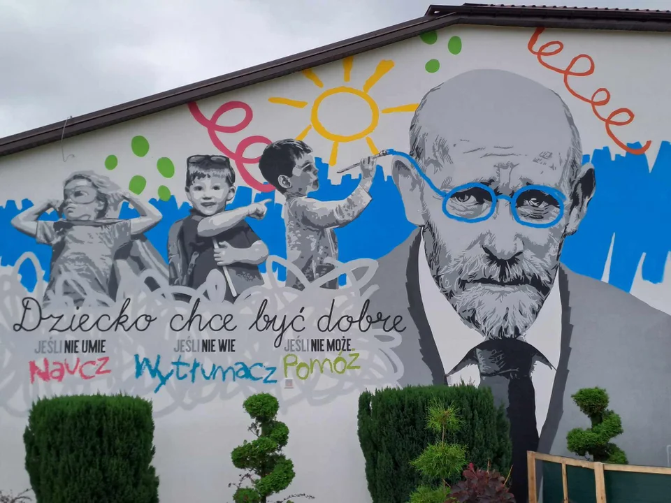 Mural na budynku Szkoły Podstawowej im. Janusza Korczaka w Sarnowie gotowy! - Zdjęcie główne