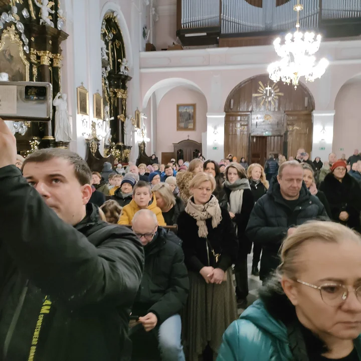 ŁUKÓW „Łukowiacy” kolędowali w parafiach. Wspaniałe koncerty i oprawa mszy św.