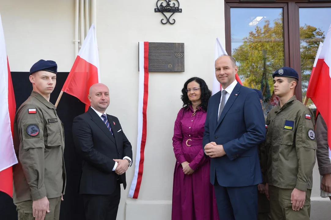 Odsłonięcie tablicy poświęconej zamordowanym Żydom z Opola Lubelskiego