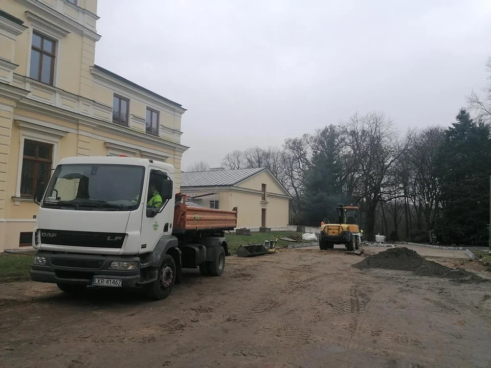 W Kluczkowicach trwają prace związane z renowacją zespołu pałacowo-parkowego