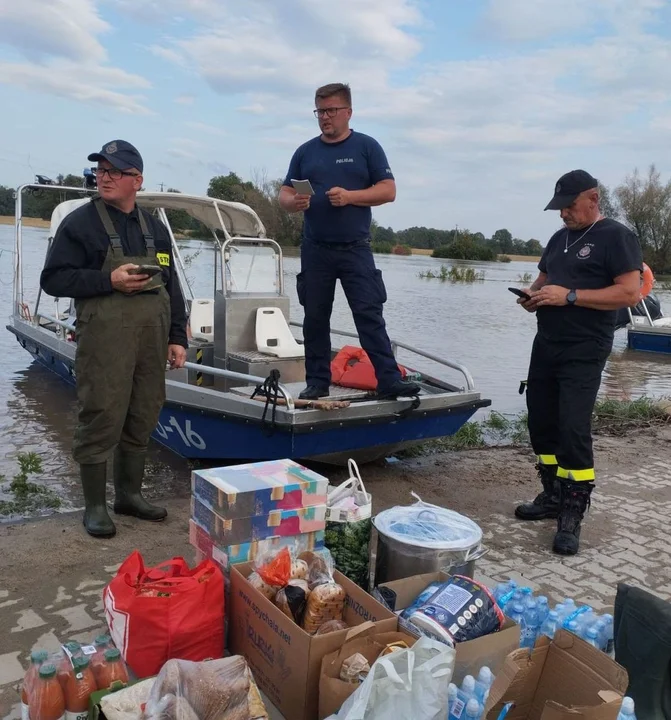 Policjanci z pow. puławskiego ruszyli z pomocą powodzianom