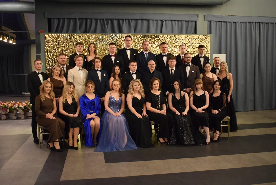 Studniówka lubartowskiego RCEZ. Bawili się w Garbowie (zdjęcia, film) - Zdjęcie główne