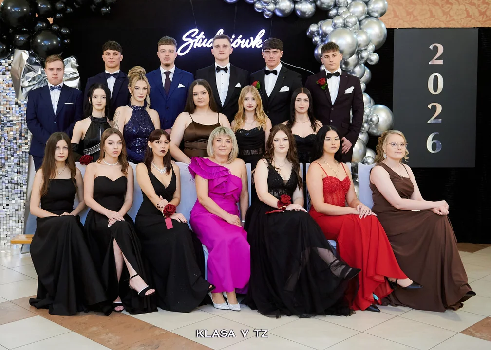 Parczew. Uczniowie ZS Staszica bawili się na Studniówce - Zdjęcie główne