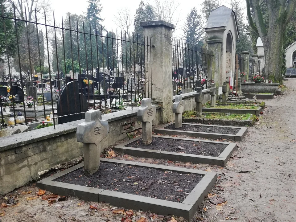 Lublin: Miasto wyremontowało wojenne nagrobki na cmentarzach