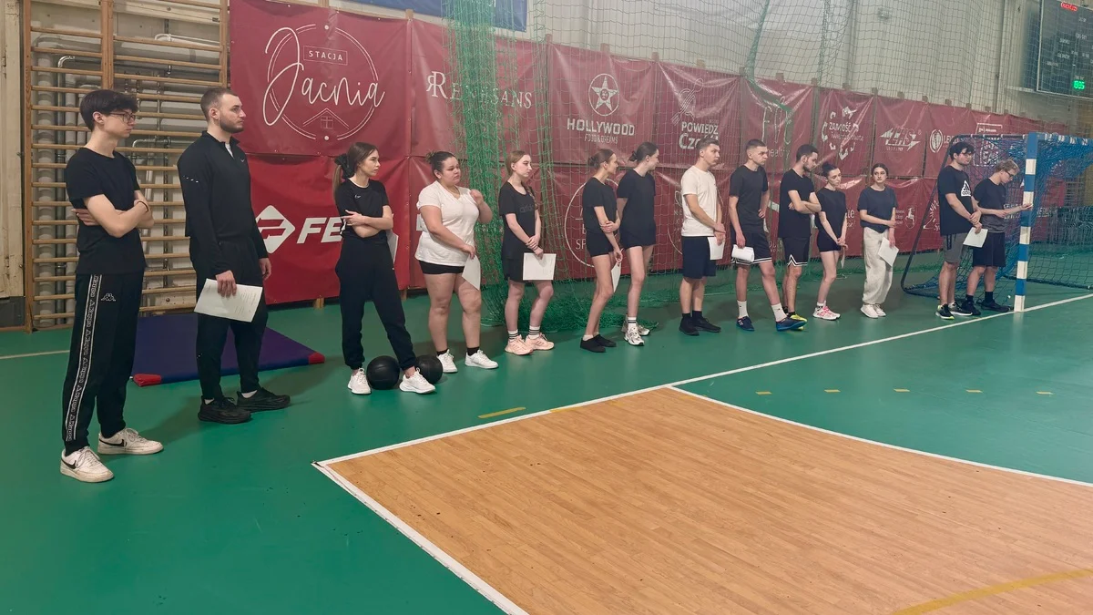 Lublin: Skrócona droga do służby w policji. Ponad 90 uczniów przystąpiło do testu sprawnościowego