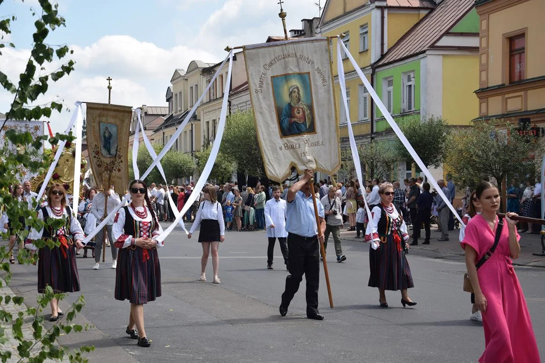 Biała Podlaska: Procesja Bożego Ciała na placu Wolności (ZDJĘCIA) - Zdjęcie główne