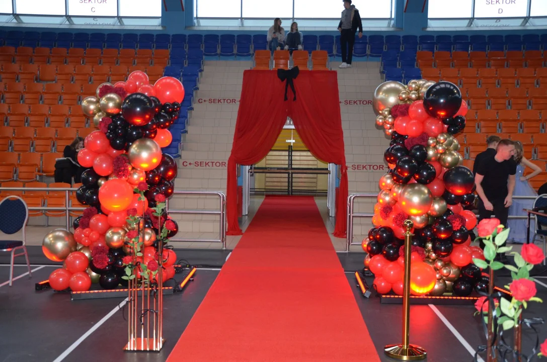 Konkurs Fryzjerski "Electric Wonderland" pod Honorowym Patronatem Ministra Edukacji w ZSP w Radzyniu Podlaskim cz.1