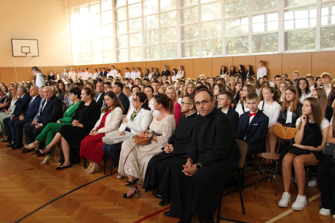 Rozpoczęcie roku szkolnego w IV Liceum Ogólnokształcące im. Jana Pawła II w Łukowie