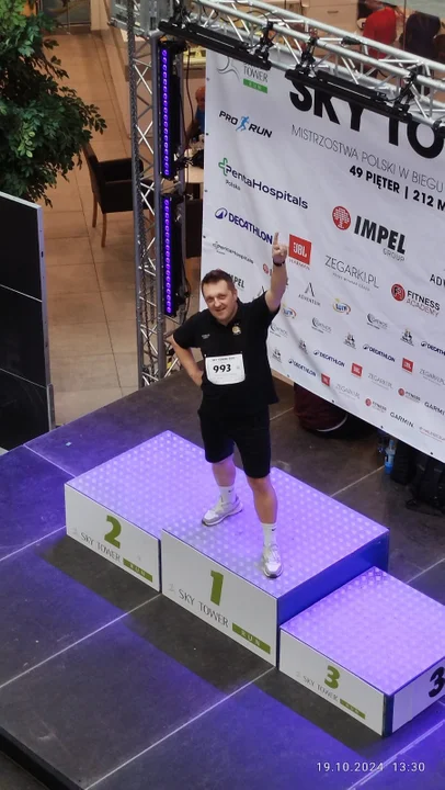 Stanisław Kamela czwarty w biegu na Sky Tower Run 2024