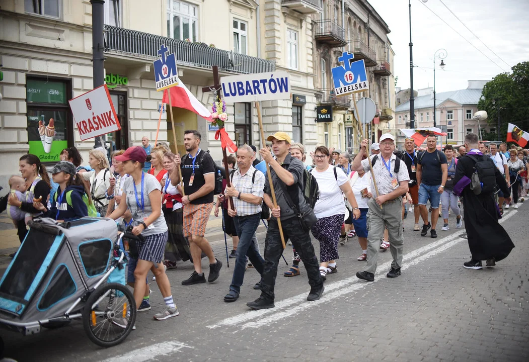 Pielgrzymka na Jasną Górę. Poszli też mieszkańcy powiatu lubartowskiego [WIDEO, ZDJĘCIA] - Zdjęcie główne