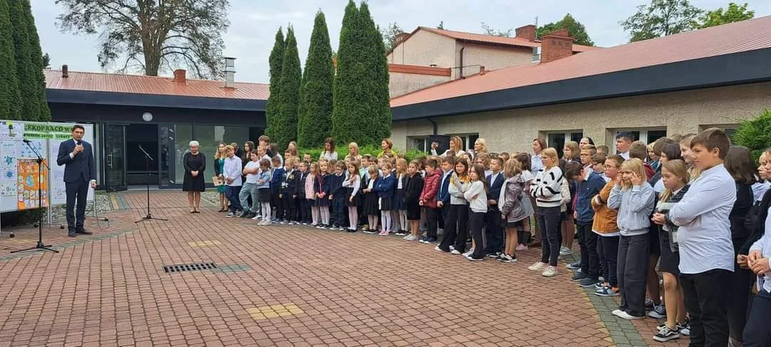 Uczniowie dowiedzą się, jak być bardziej eko. W Szkole Podstawowej w Woli Gułowskiej otworzyli Ekopracownię - Zdjęcie główne