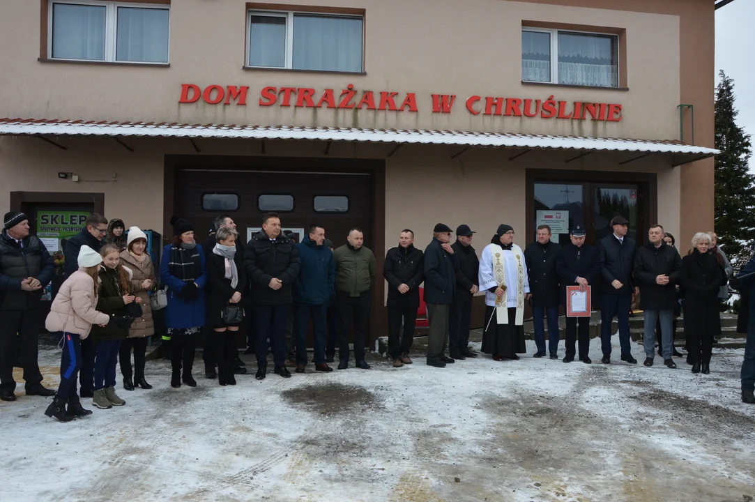 Uroczystość przekazania samochodu strazackiego dla OSP w Chruślinie