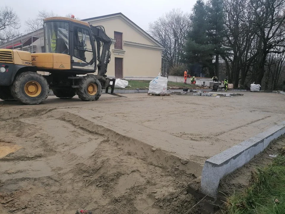 W Kluczkowicach trwają prace związane z renowacją zespołu pałacowo-parkowego