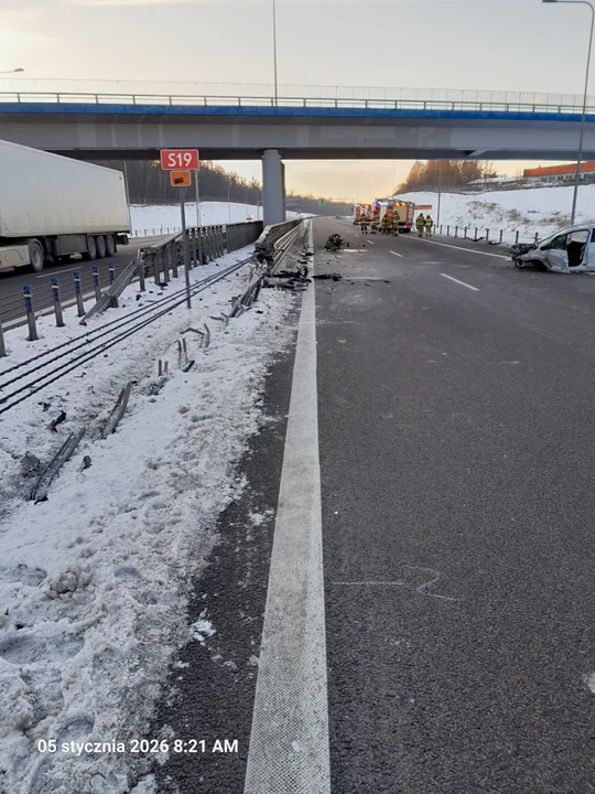 Wypadek na ekspresówce. Jedna osoba w szpitalu, droga zablokowana