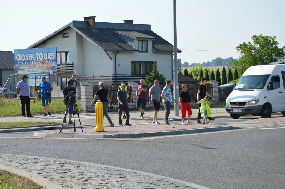 Poniedziałkowa akcja protestacyjna producentów malin w Opolu Lubelskim