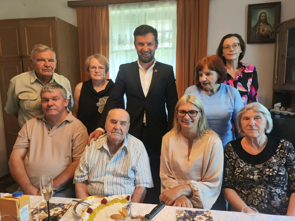 Ma 102 lata, a energii mógłby mu pozazdrościć niejeden młodszy. Wyjątkowy jubilat z Garwolina - Zdjęcie główne