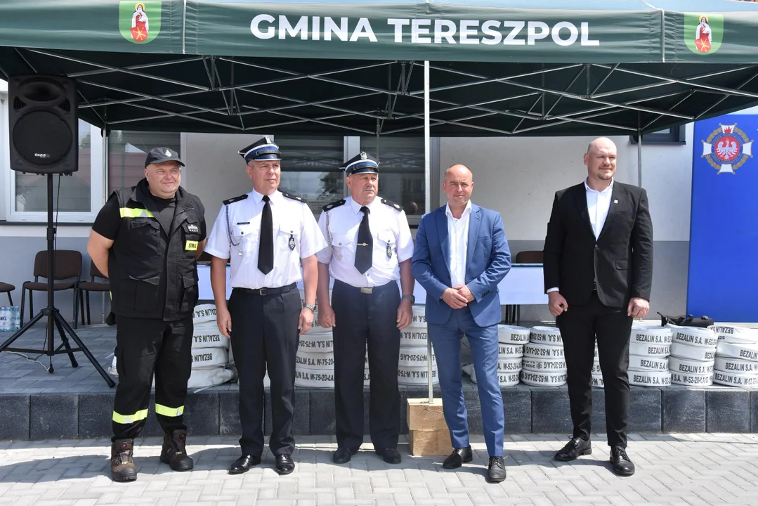 Przekazanie sprzętu strażackiego