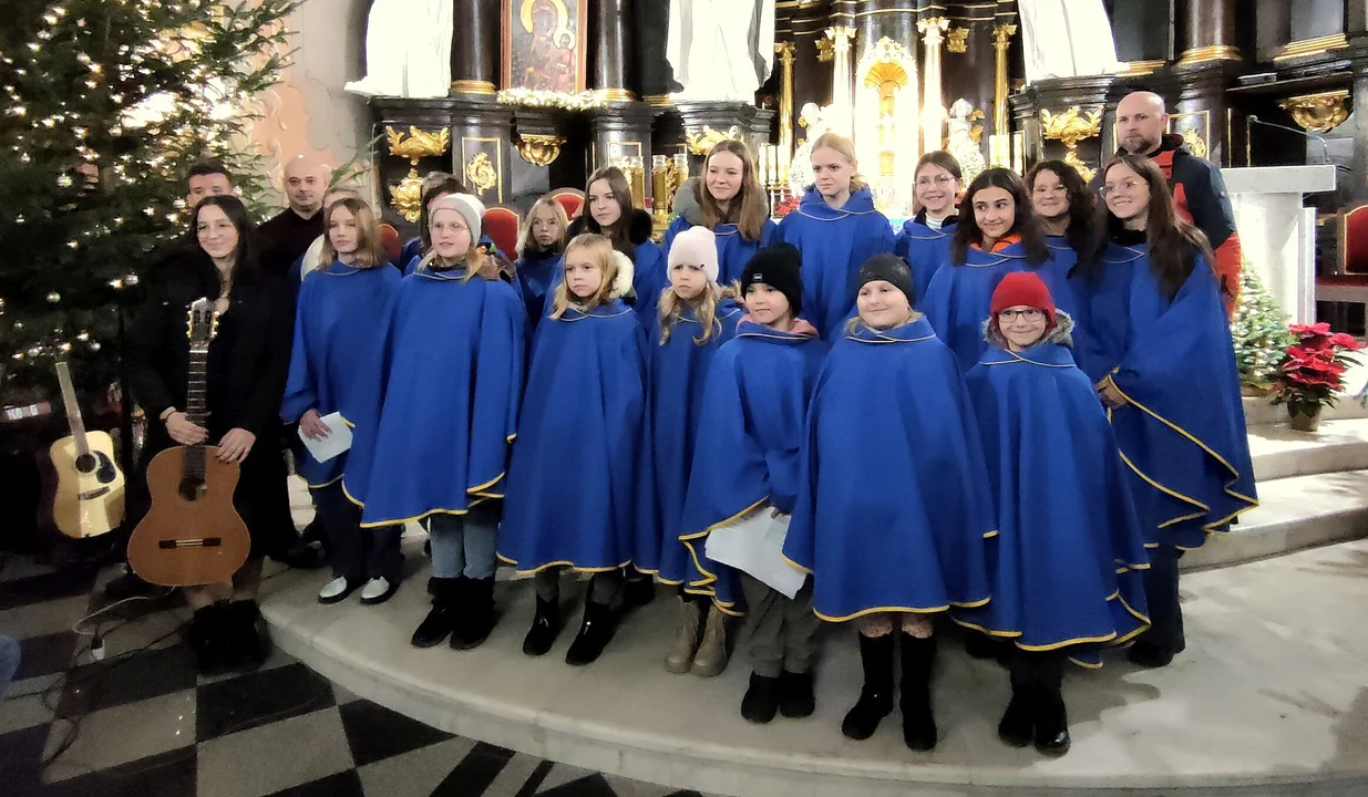 Schola „Promyczki” zaśpiewała kolędy i pastorałki (ZDJĘCIA)