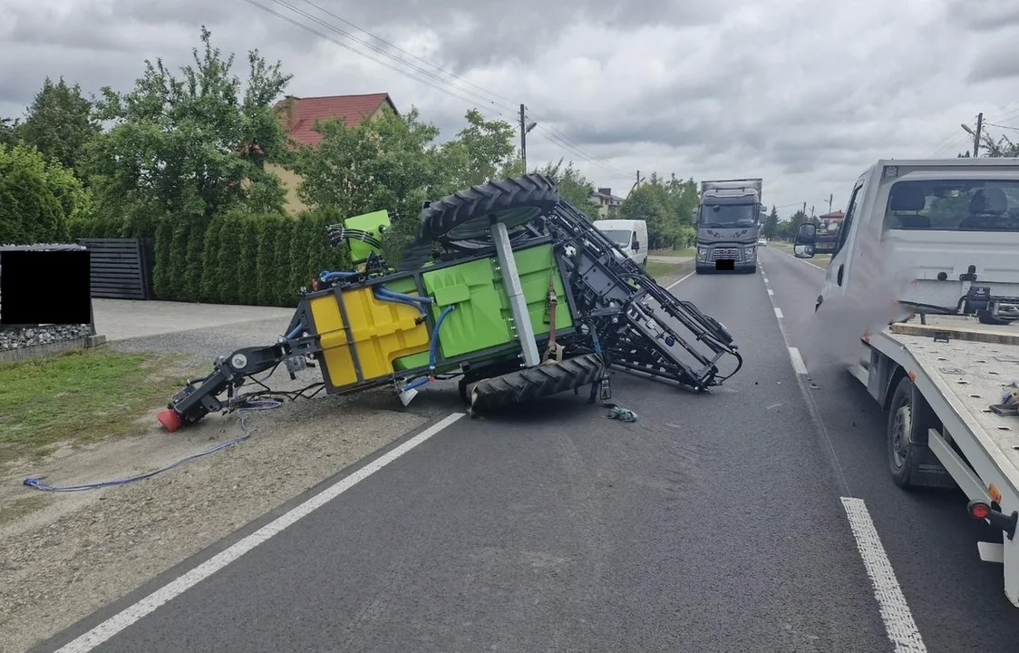 Powiat tomaszowski: Wypadek 4 pojazdów. Trzy osoby, w tym nastolatek w szpitalu
