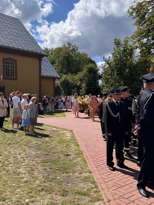 Korowód dożynkowy w Firleju