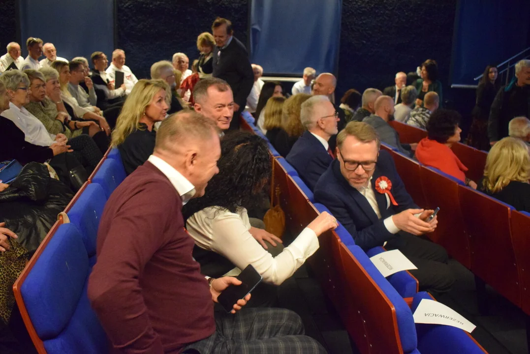 Wspólne śpiewanie pieśni patriotycznych w Lubartowie