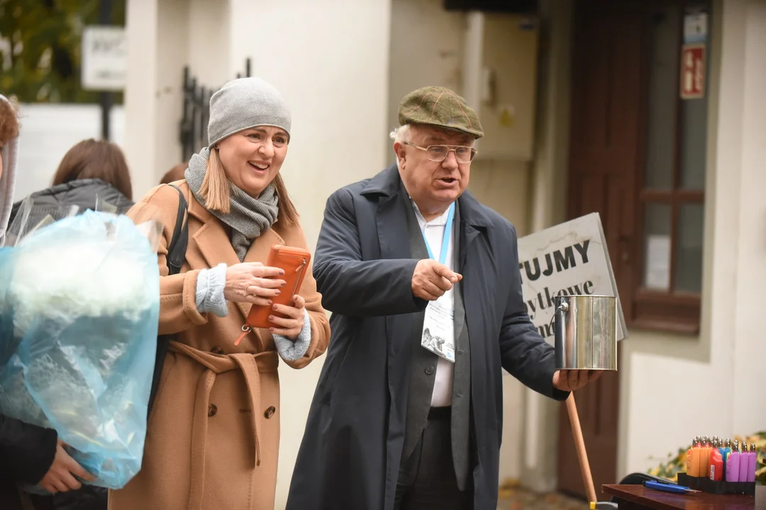 Wojewoda, żużlowcy, senator, posłowie i radni. Znani kwestują na odnowę zabytkowych pomników [ZDJĘCIA]