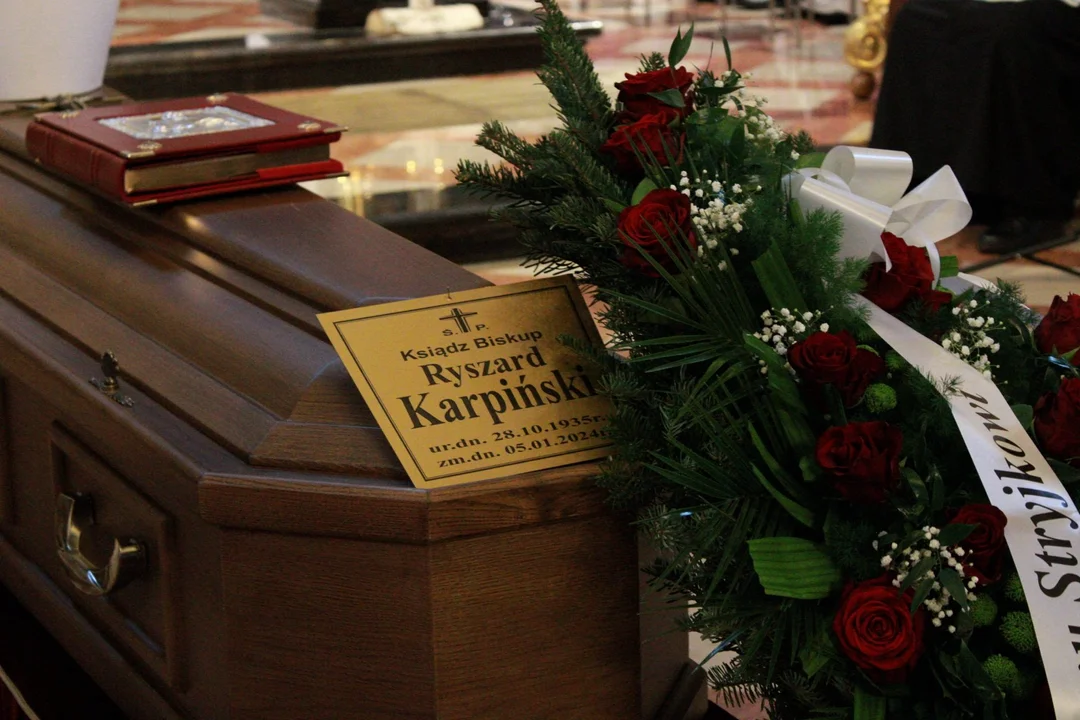 Uroczystości pogrzebowe śp. bp Ryszarda Karpińskiego (ZDJĘCIA CZ. 2) - Zdjęcie główne