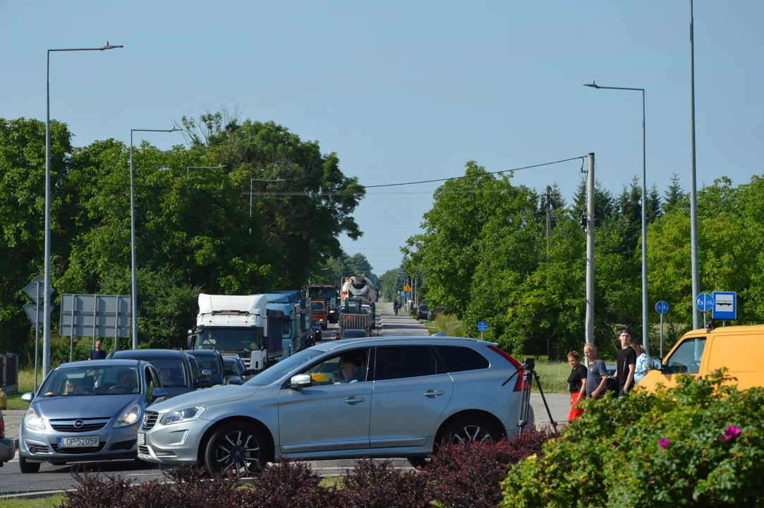 Poniedziałkowa akcja protestacyjna producentów malin w Opolu Lubelskim