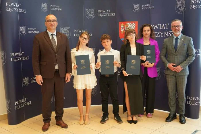 Młodzi sportowcy z rąk starosty odebrali laury za ubiegłoroczne sukcesy - Zdjęcie główne