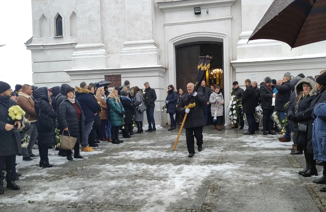 Tłumy pożegnały zamordowaną komornik z Łukowa.  Dziś w Adamowie odbył  się pogrzeb śp. Ewy Kochańskiej