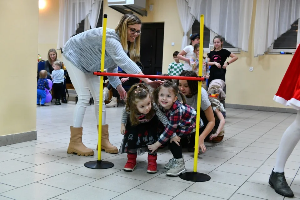 Zabawa choinkowa w Jeziorach (zdjęcia).