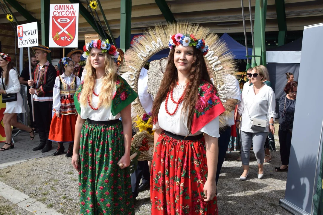 Łęczna: Barwny korowód rozpoczął dożynki powiatowe (DUŻO ZDJĘĆ) - Zdjęcie główne