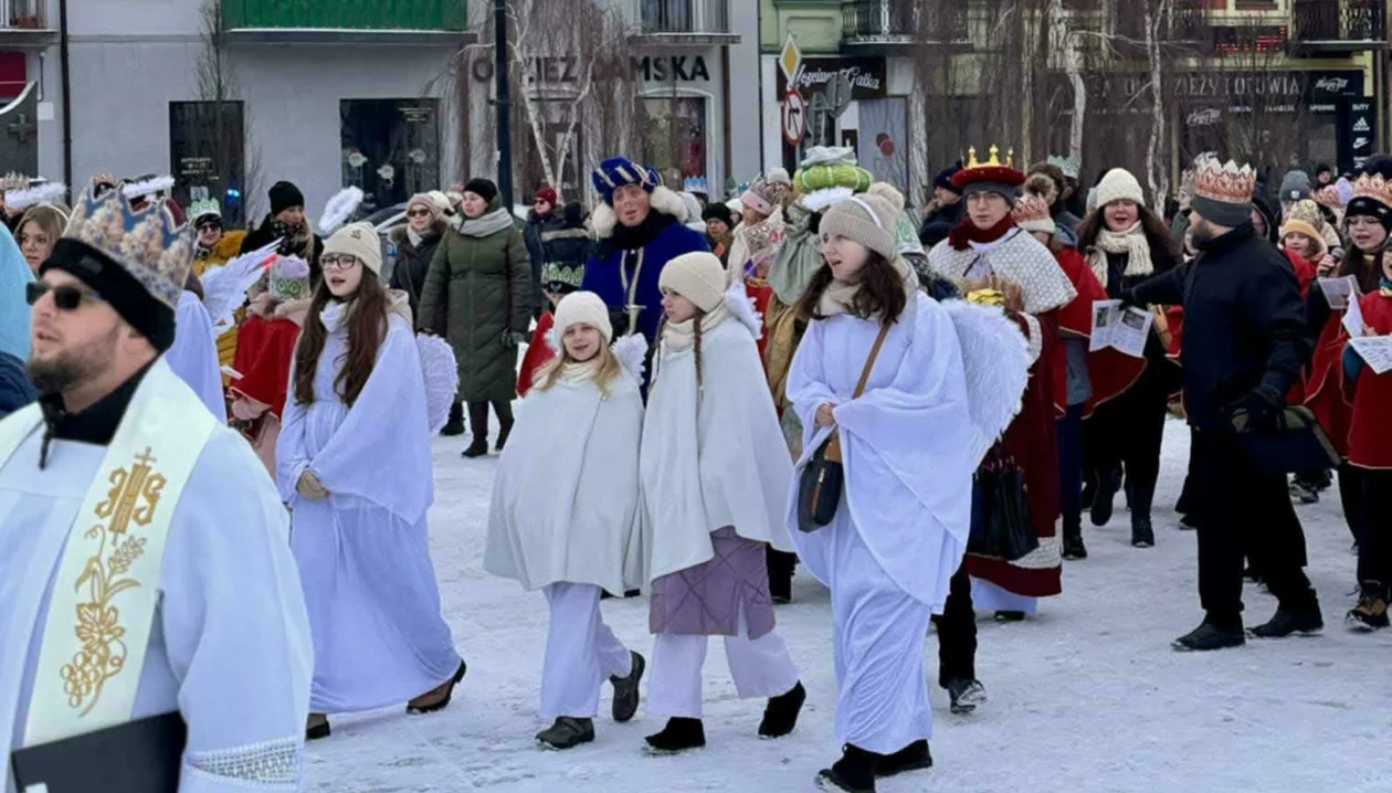 Orszak Trzech Króli 2026 w Parczewie przemaszerował ulicami miasta (zdjęcia) - Zdjęcie główne