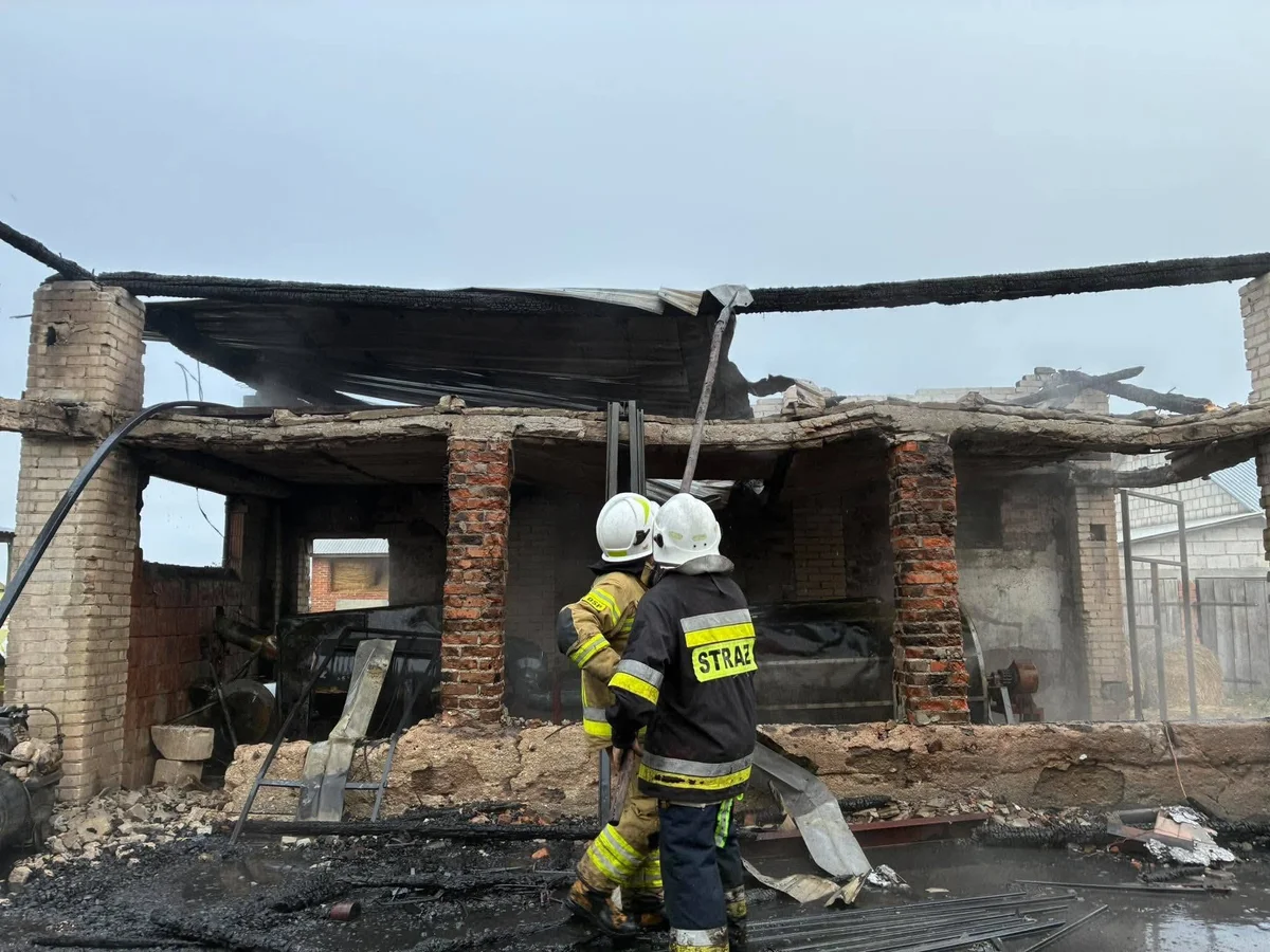 Poranny pożar w pow. radzyński. Płonął budynek gospodarczy