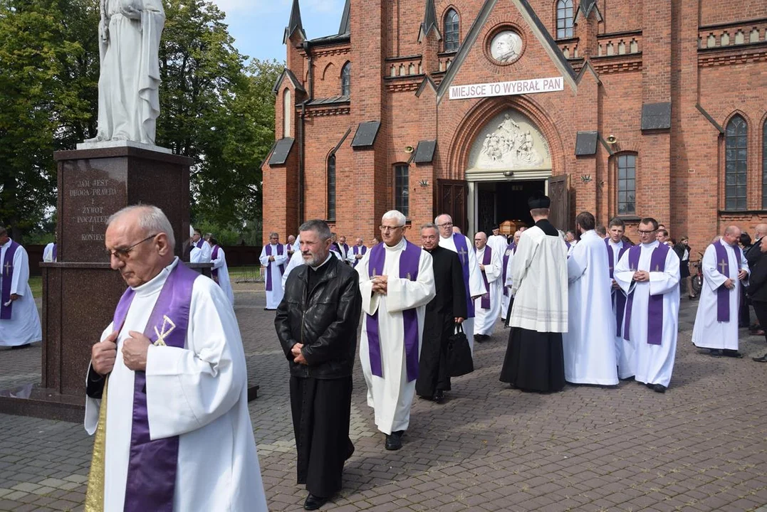 Uroczystości pogrzebowe śp. ks. kanonika Henryka Prządki