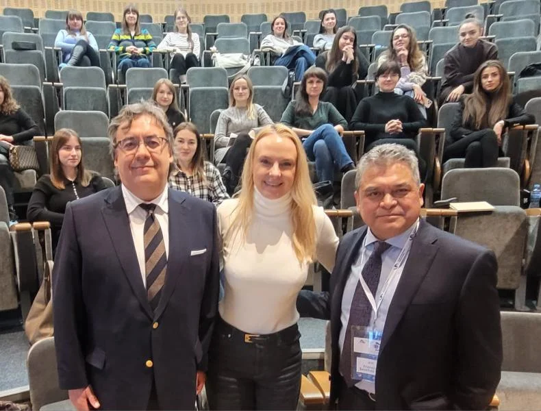 Nowoczesne symulatory i międzynarodowa wiedza. Lubelski szpital pomaga szkolić okulistów z Ukrainy