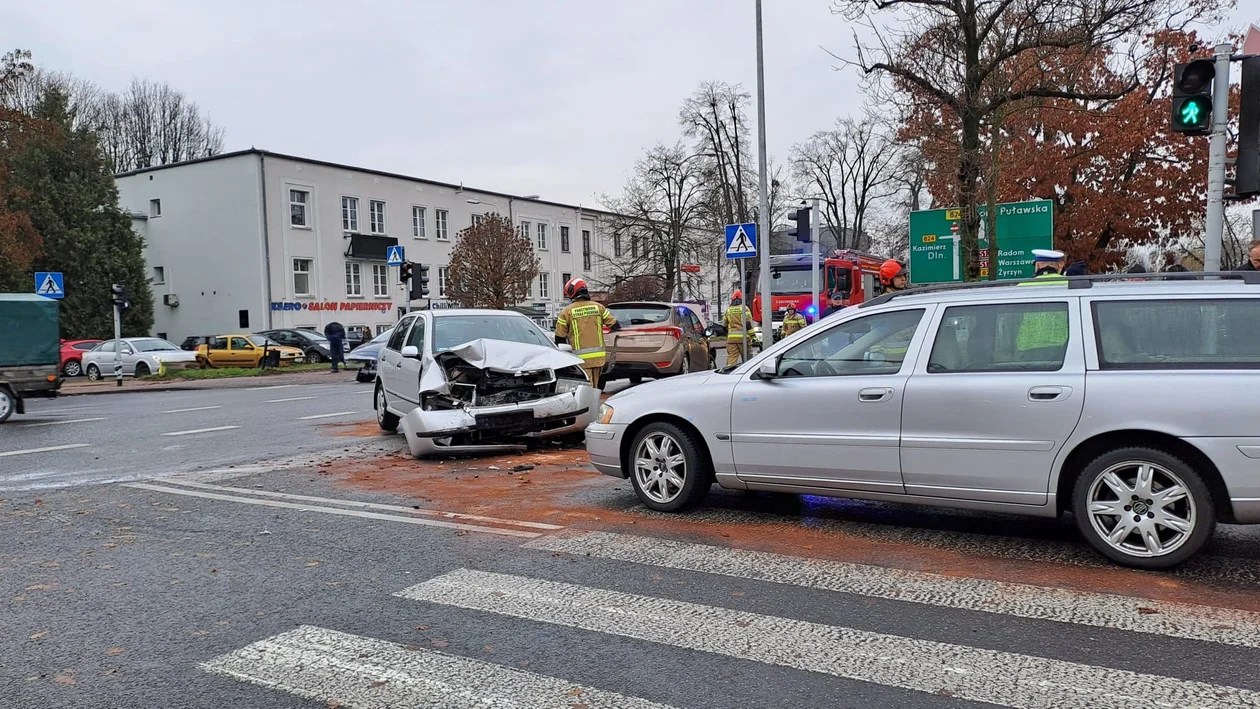 Puławy: Kolizja przy urzędzie miasta - Zdjęcie główne