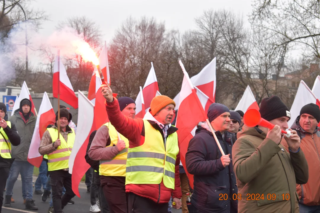 Protest rolników przeszedł przez Lublin. "To, co się dzieje to śmierć rolników i polskiej gospodarki" [DUŻO ZDJĘĆ] - Zdjęcie główne