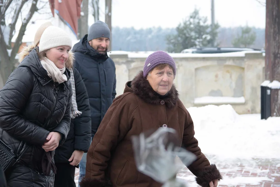 Koło Gospodyń Wiejskich w Zimnej Wodzie zaprosiło na kiermasz świąteczny na pomoc Marcie Ochnik