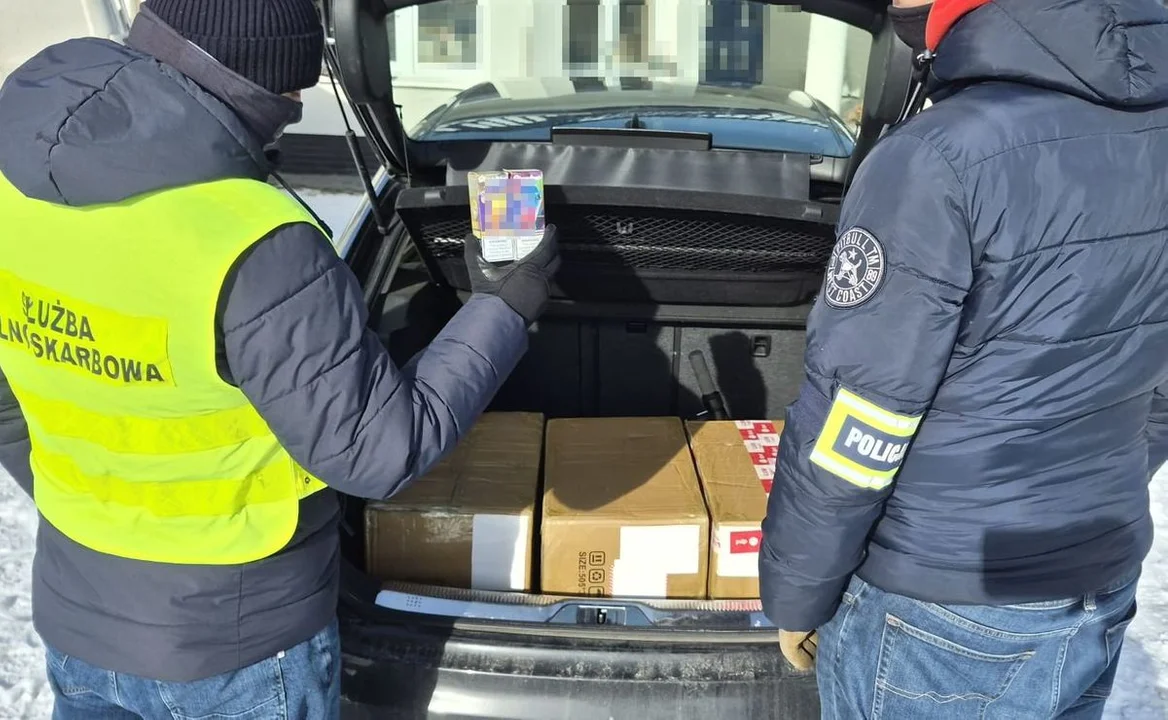 Powiat lubelski: Nielegalne znalezisko u 41-latka. Ponad 600 e-papierosów i ok. 50 olejków - Zdjęcie główne