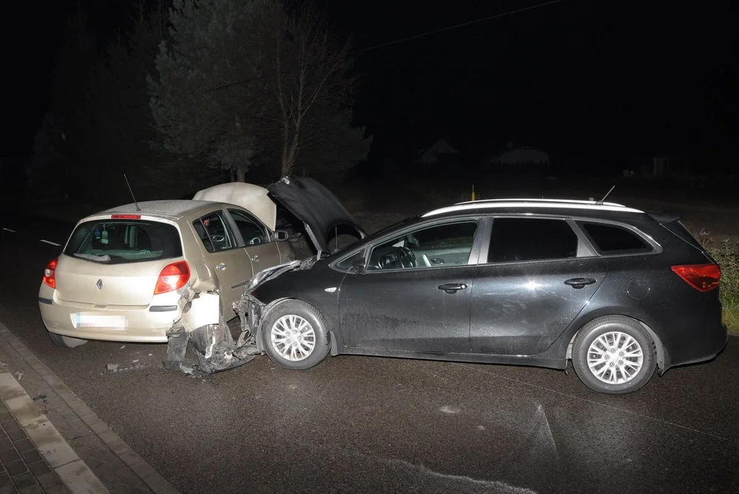Wypadek pod Łukowem z udziałem pięć samochodów. Jedna osoba trafiła do szpitala - Zdjęcie główne