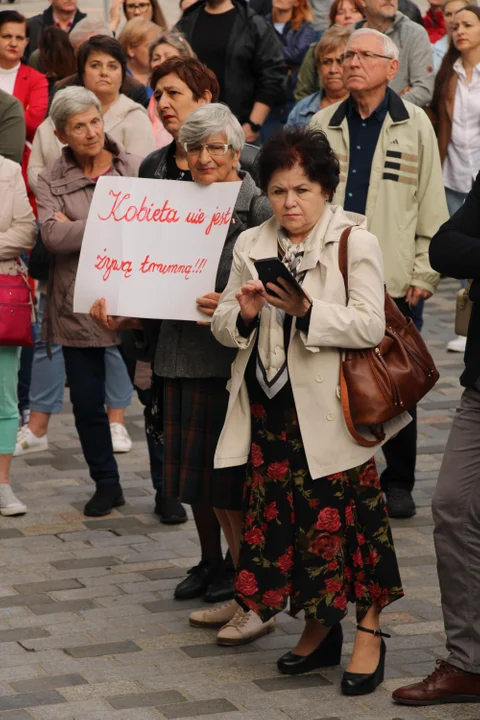 "Ani jednej więcej". Protest w Lublinie po śmierci ciężarnej Doroty