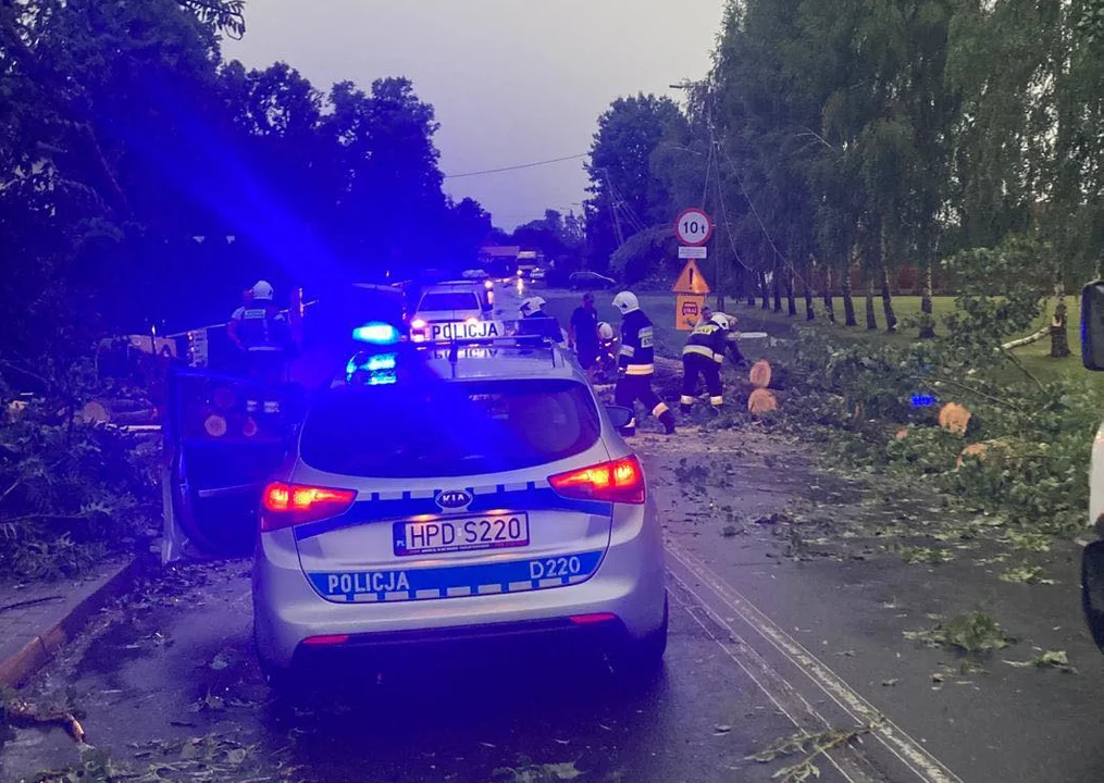 Bardzo duże szkody po nawałnicy. Zerwane linie, pozrywane dachy [ZDJĘCIA] - Zdjęcie główne