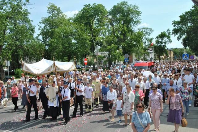 Opole Lubelskie: Wierni przeszli ulicami miasta (ZDJĘCIA) - Zdjęcie główne