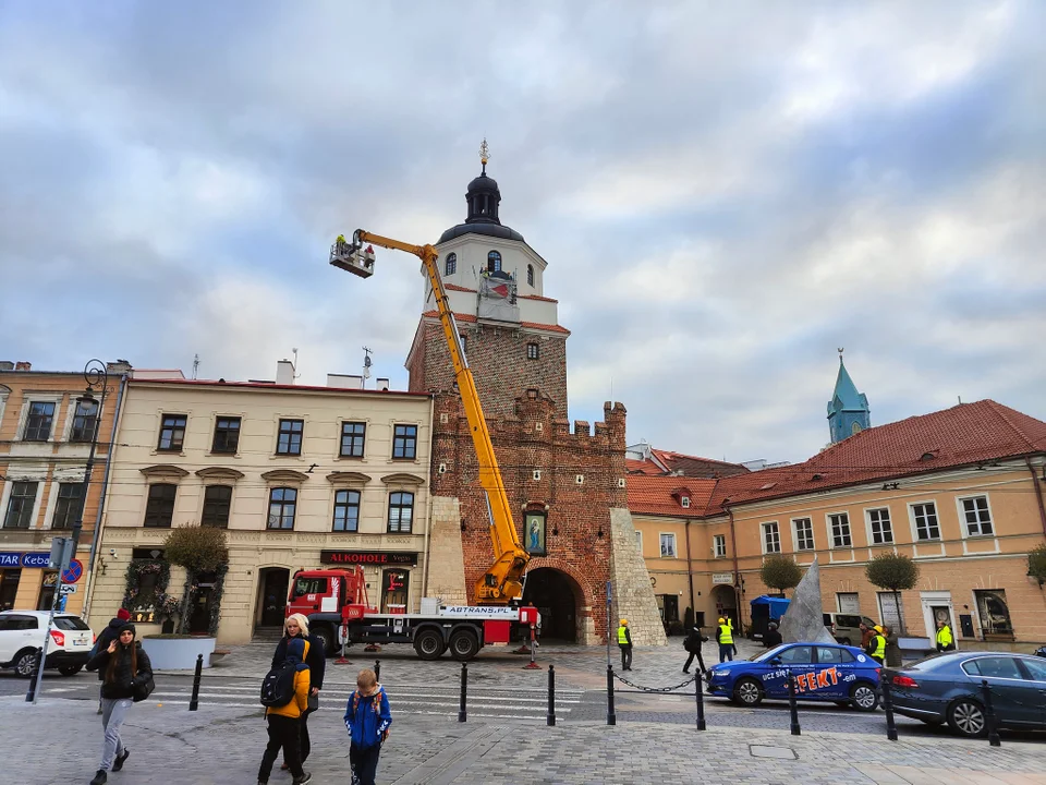 Lublin: Znów sprawdzimy godzinę na Bramie Krakowskiej. Wróciły zegary [ZDJĘCIA] - Zdjęcie główne