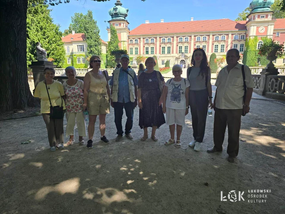 Seniorzy z Łukowa odkrywają piękno Zamku w Łańcucie [ZDJĘCIA] - Zdjęcie główne