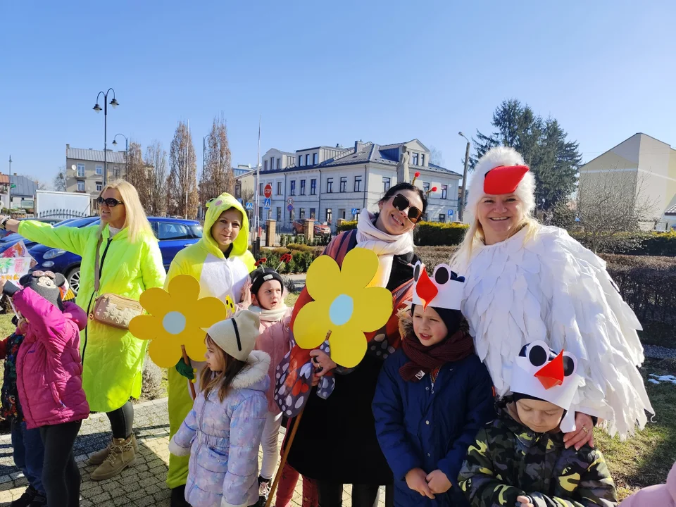 Powitali wiosnę pod Urzędem Miejskim w Łęcznej (ZDJĘCIA)